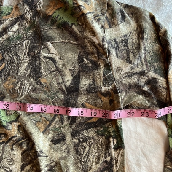Antler Creek Large camo long sleeve tshirt
D - Picture 3 of 4